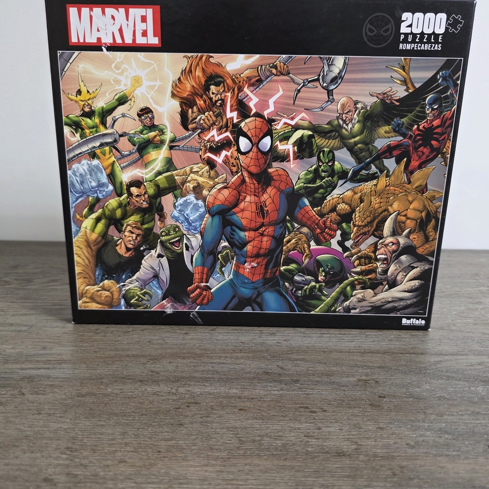 Marvel 2000 Piece Jigsaw Puzzle